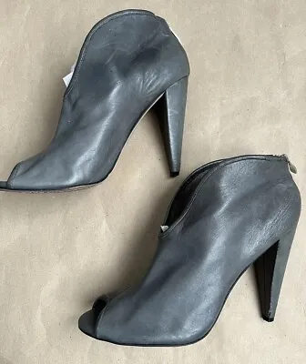 Vince Camuto  Amber  Sz 8.5 M Leather Peep Toe Booties Gray • $24