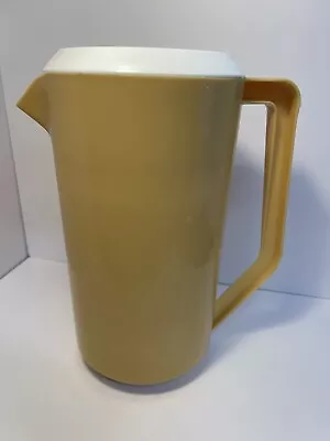 Vintage Rubbermaid J-2445 Yellow 2 1/4 Quart Pitcher W/ White Lid 2129 • $11.99