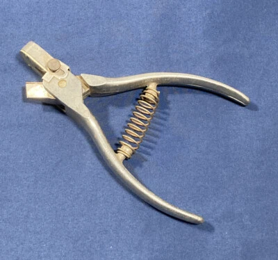 $22.99 • Buy Stone Ear Notcher Pig/Cattle V Medium 5/8” No 5