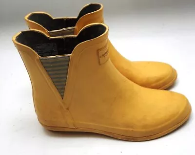 Women's HUNTER Yellow Rain Boots Size 8 And 9 • $14.99