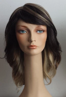 $29.99 • Buy Melody Wig MT-2555 Farrah Feathered Style 70s Color: PF1624 (multi)