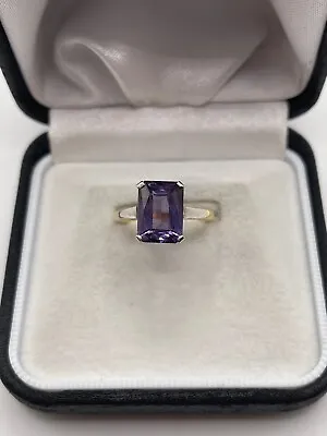 18ct Gold Synthetic Colour Change Sapphire • £185