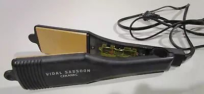 Vidal Sassoon Ceramic 2-1/4” Flat Iron Hair Straightener VS182 Free Shipping • $19.99