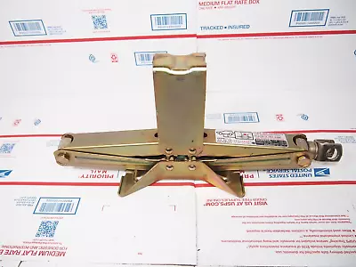 1997-2001 Honda Crv Oem Scissor Jack Emergency Spare Tire Lift 97 98 99 00 01  • $59.99