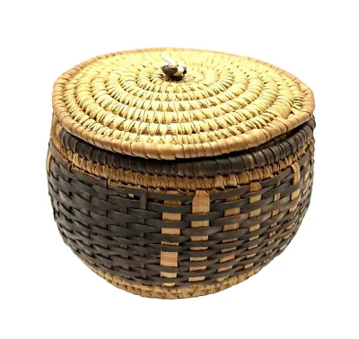 Exquisite Handcrafted Covered Basket: Native American Artistry From Maine Embod • $35