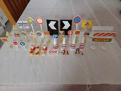 Vintage Hornby / Scalextric Signage Accessories. • £0.99