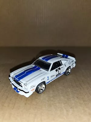 Loose Greenlight 1/64 1976 Ford Mustang II Cobra II White/blue • $8