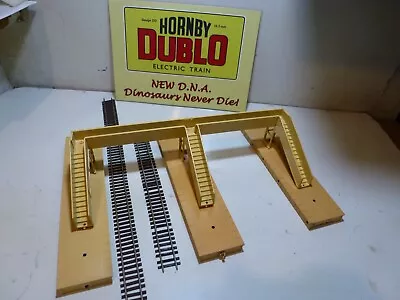 Hornby Dublo . Footbridge Double . 4 Track .  Die Cast. Oo Gauge . • £30.50