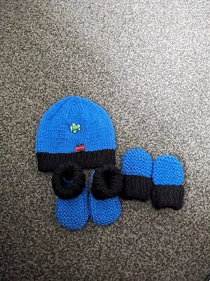 Hand Knitted Baby Hat Mittens And Booties Set Size 0-3 Months - Blue And Black  • £2.75