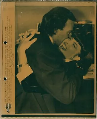 Julio Iglesias Mireille Mathieu - Vintage Photograph 3442322 • $13.90