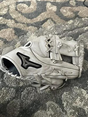 Mizuno Softball Glove • $50