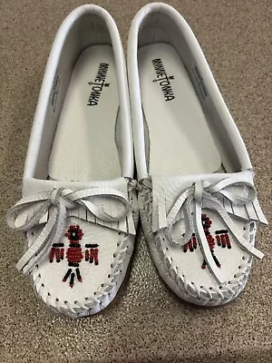 Minnetonka White Leather Beaded Thunderbird Moccasins Women's Size 8 • $26.99