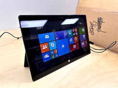 Mcrosoft 9HR-00001 10.6in. 32GB Tablet PC NVIDIA Tegra 3 - Dark Titanium • $50