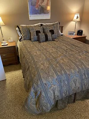 Furniture 5 Piece Queen Bedroom Set With Two Nightstands Mattress & Boxspring • $200