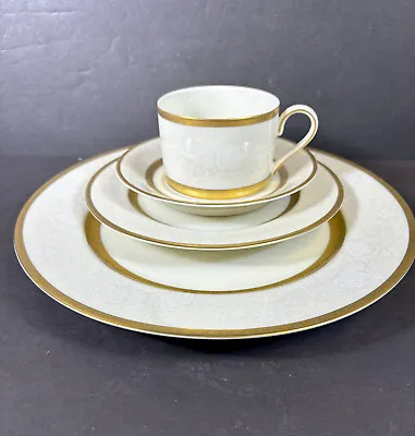 MIKASA ~ ANTIQUE LACE ~ 4 Pc Place Setting (s)  Dinner/Salad/Cup And Saucer • $29.95
