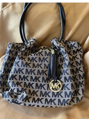 MICHAEL Michael Kors Black & Beige Medium East West Ring Tote Bag • $120