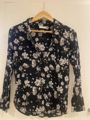 £30 • Buy Equipment Femme Floral Shirt Size XS