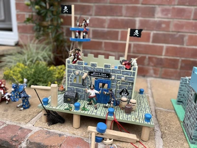 £20 • Buy Le Toy Van Wooden Pirate Pub, Playmat And  Pirates