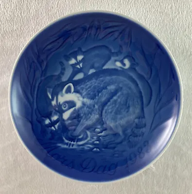 MOTHER’S DAY 1983 Plate Mors Dag Bing & Grondahl Raccoon Denmark With Cubs Blue • $17.95