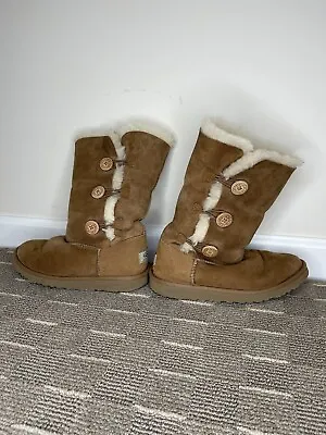 WOMENS UGG BAILEY BUTTON TRIPLET II Tall Chestnut Suede Boot SIZE 4 • $10