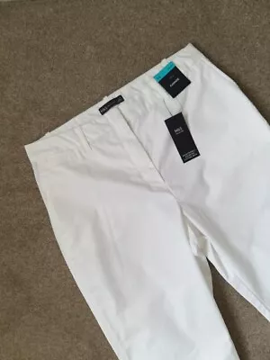 Ladies BNWT Marks And Spencer Chinos Size UK 14 Short • £8