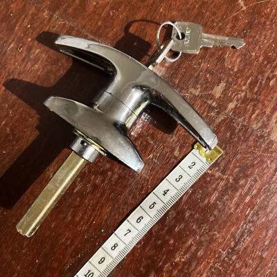 £5 • Buy Garage Door Lock Handle And Lock (3)