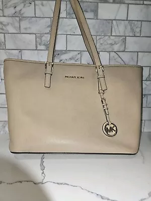 Michael Kors * Beige Jet Set Medium Saffiano Leather Top Zip Tote Bag Pre-Owned  • $80