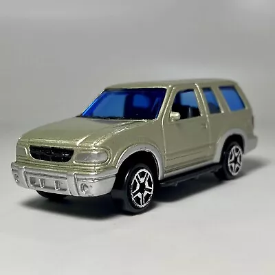 MotorMax #6061 Ford Explorer 1:64 Diecast SUV Beige • $27