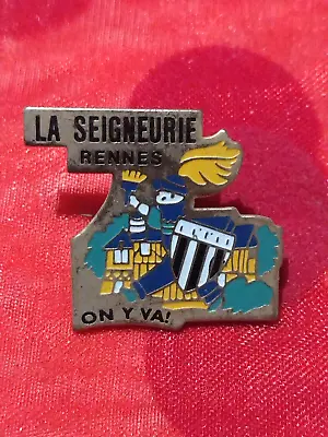 Vintage Ville Village Collection LA SEIGNEURIE RERENNES ON GO Pin's Badge Pins • $3.84