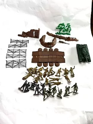 Vintage Marx Battleground Playset Accessories And Soldiers • $39.99