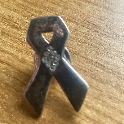 Breast Cancer Metal Badge.  • £1.50