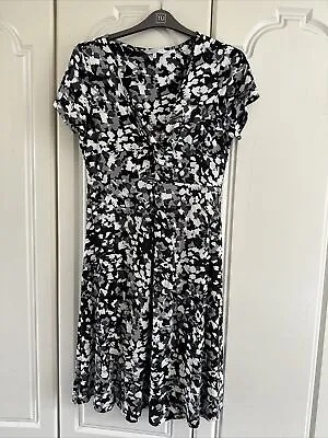 £2 • Buy Ladies Size 16 Dress From John Rocha 43 Inches Long 21 Inches Wide 