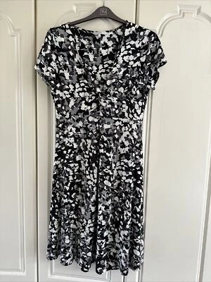 £2 • Buy Ladies Size 16 Dress From John Rocha 43 Inches Long 21 Inches Wide 