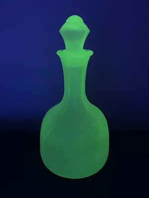 VINTAGE VASELINE ANCHOR HOCKING URANIUM GLASS DECANTER 10  TALL W/STOPPER Frost • $170.09