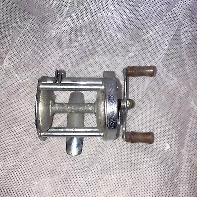 VINTAGE PFLUEGER No.1893L  FISHING REEL - MADE IN USA • $19.99