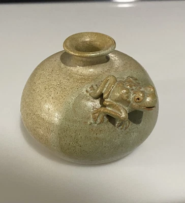 $9.99 • Buy Vintage Hand Made Studio Art Pottery Small WEED POT VASE Stoneware FROG Accent