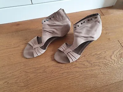 Ladies Caprice Taupe Leather Sandals Size 6.5 • £15