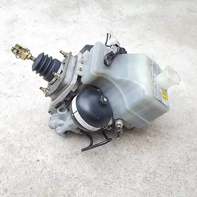 2001-2002 Mitsubishi Montero Limited Abs Brake Pump Assembly MR527590 MR407202 • $599.99