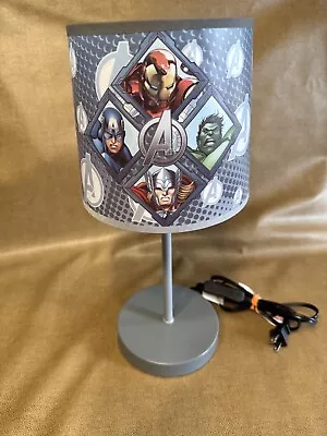 AVENGERS KIDS ROOM STICK TABLE LAMP  PLUG IN METAL BASE MARVEL 15” High • $15