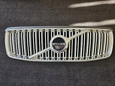 16-19 Volvo XC90 Inscription Upper Grille W/ Camera Assembly 31425934 • $425