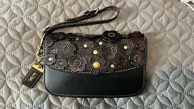 COACH 1941 Tea Rose  Applique Wristlet Clutch Pouch Black • $150