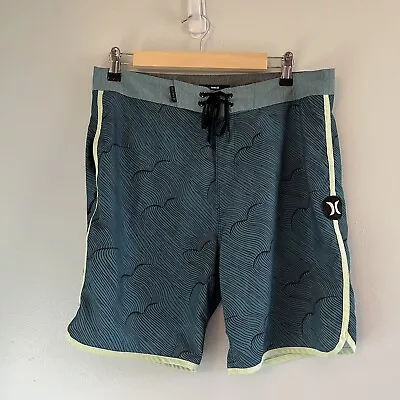 Hurley Phantom Shorts Mens Size 30 Blue Green Wave Striped Boardshorts Surfing • $15