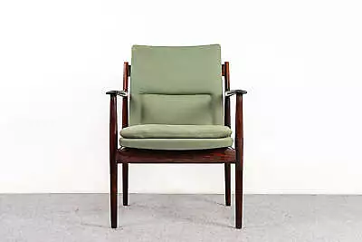 Rosewood 341 Lounge Chair By Arne Vodder - (324-094.4) • $1695