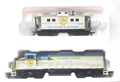 Life-Like  HO Scale EMD GP38 Delaware & Hudson 7301  Locomotive & Caboose / J3 • $35