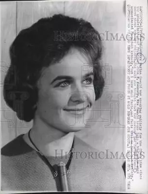 1964 Press Photo Marina Oswald Smiles When Asked About Her Two Children • $19.99