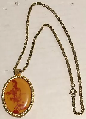 Very Good Condition Vintage Elvis Presley Gold Memorial Pendant Necklace • $39.99