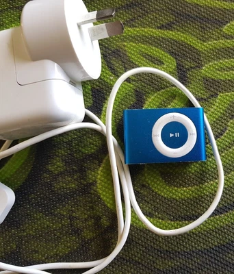$75 • Buy APPLE IPOD SHUFFLE 2nd Gen A1204 1Gb Blue
