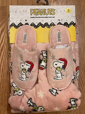 Pink Peanuts Snoopy  Ladies Slipper And Cozy  70x50 Throw Blanket Gift Set • $36.95