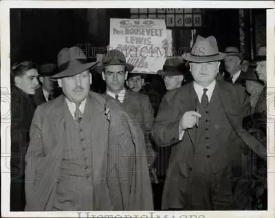 1943 Press Photo UMW President John L. Lewis Walks Through A Picket Line NY • $19.99