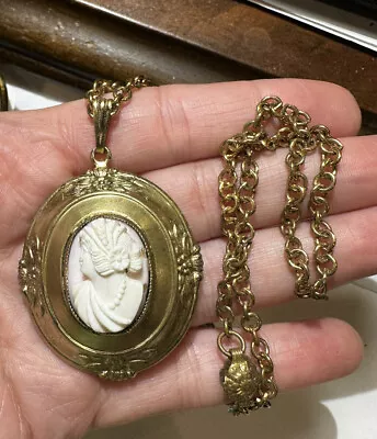 Vintage Coro Oval Embossed Real Cameo Photo Locket Gold T Pendant Necklace • $51.29